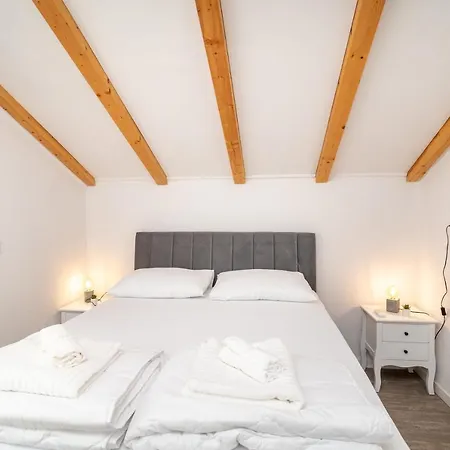 Holiday home Franini Dvori - Island Oasis *