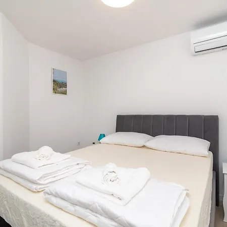 Holiday home Franini Dvori - Island Oasis Mali Drvenik